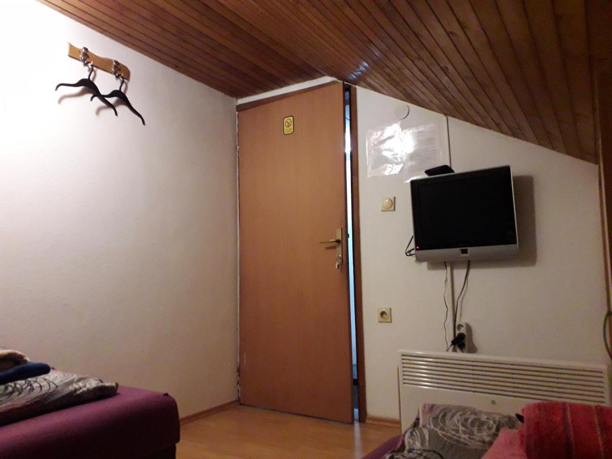 Hostel Topic Banja Luka Esterno foto