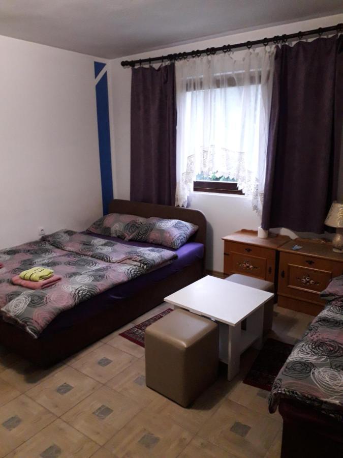 Hostel Topic Banja Luka Esterno foto