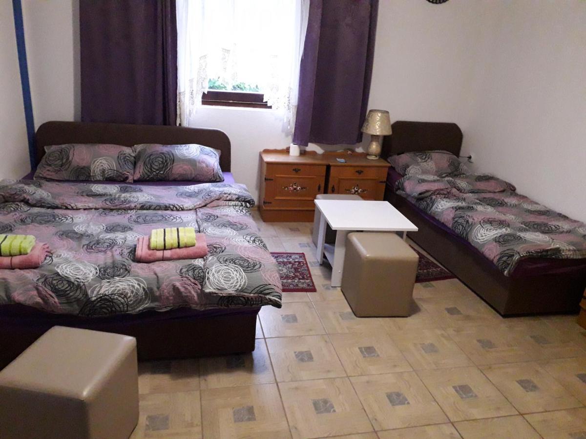 Hostel Topic Banja Luka Esterno foto