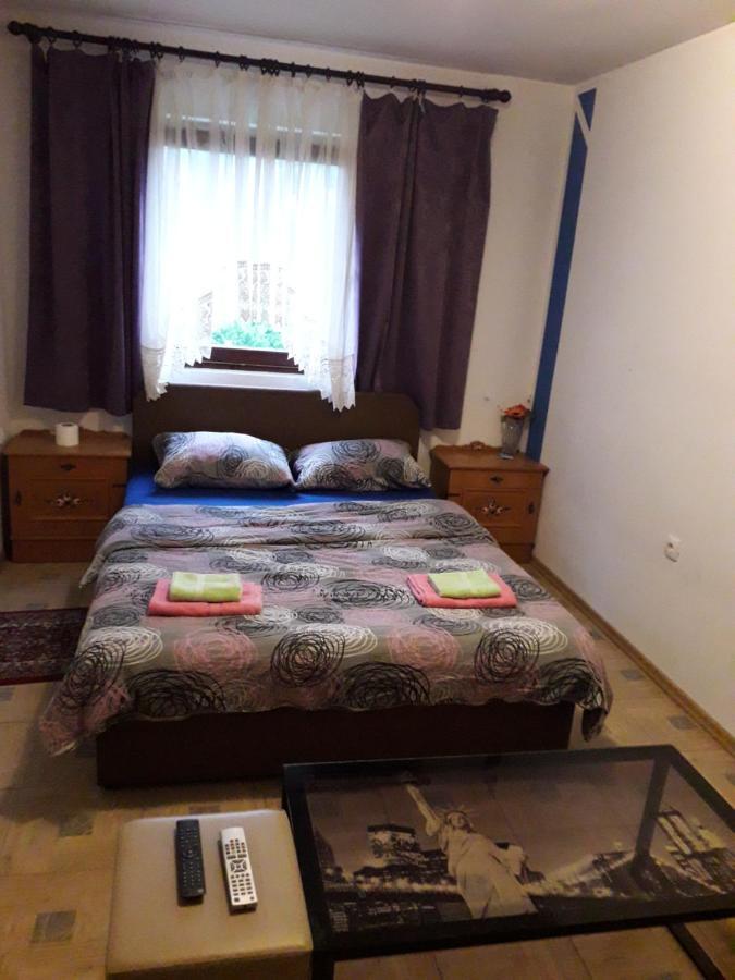 Hostel Topic Banja Luka Esterno foto