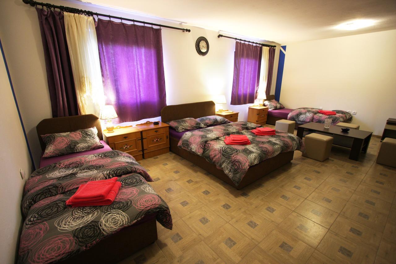 Hostel Topic Banja Luka Esterno foto