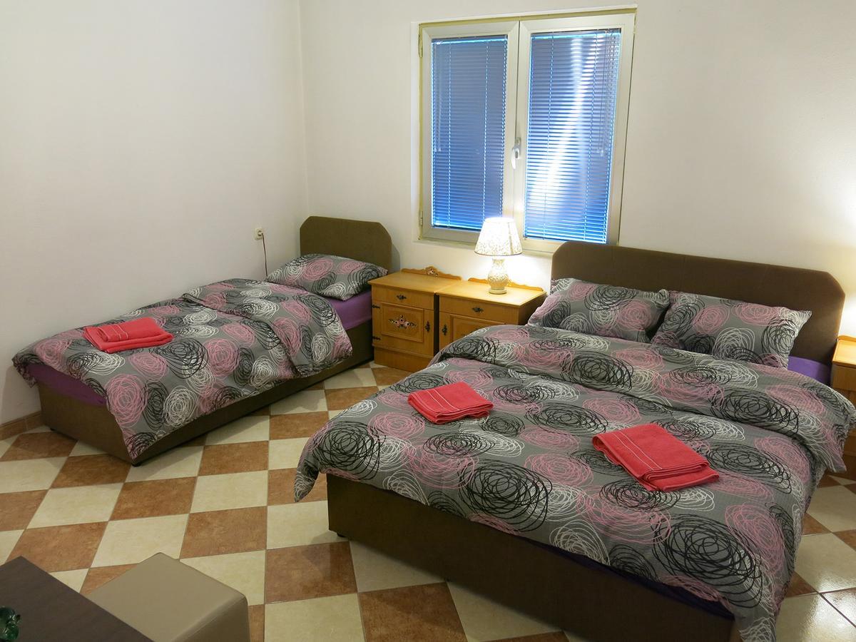 Hostel Topic Banja Luka Esterno foto