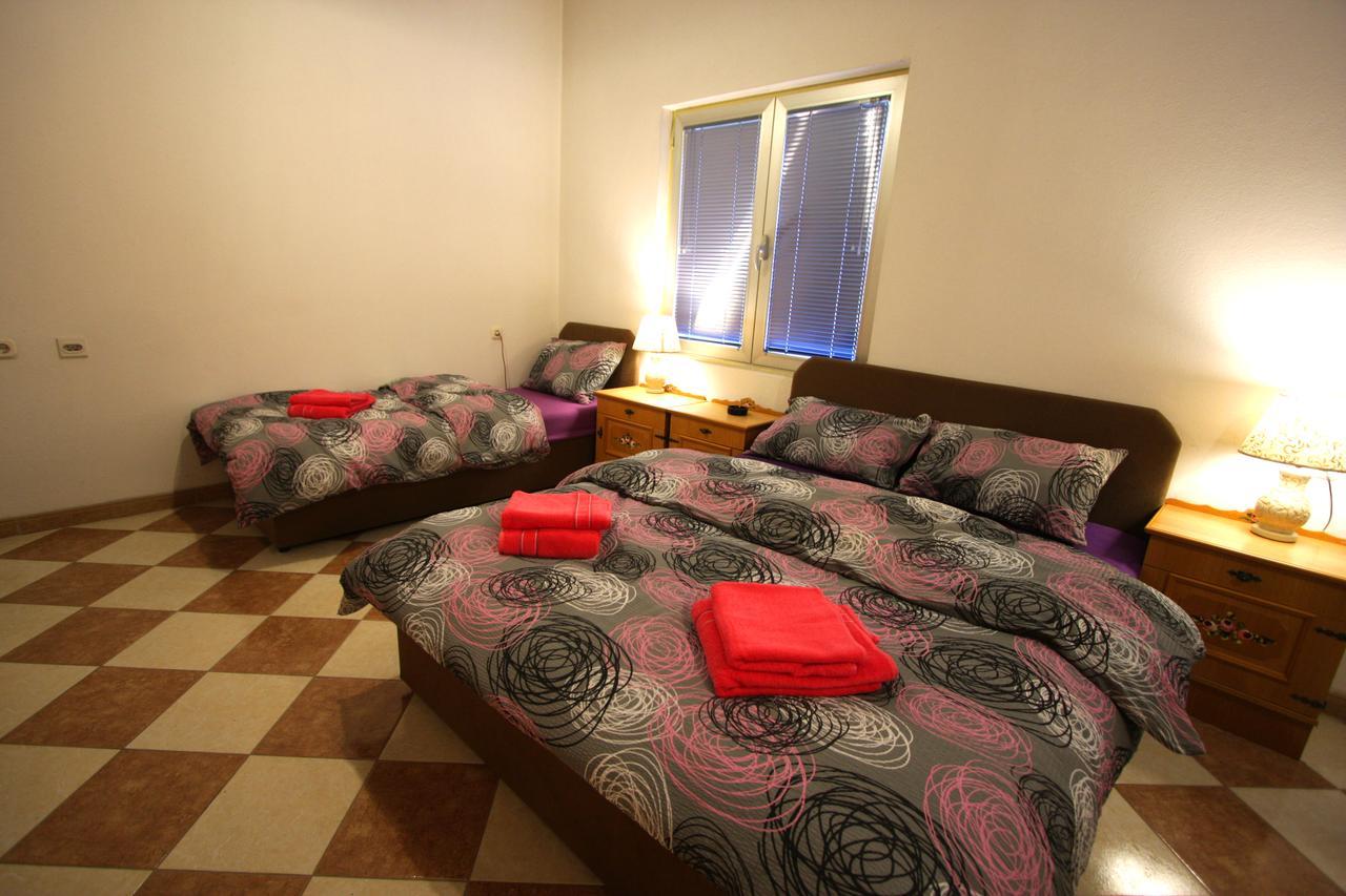 Hostel Topic Banja Luka Esterno foto