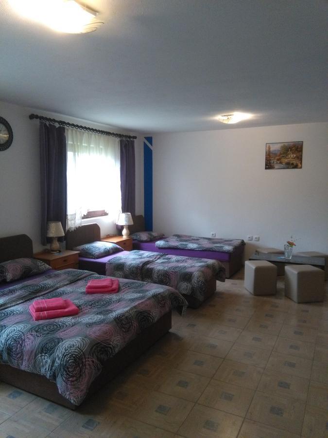 Hostel Topic Banja Luka Esterno foto